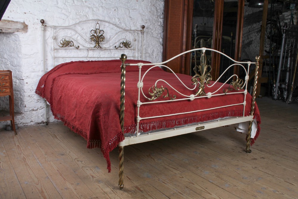 Magnificent Winfield kingsize bed