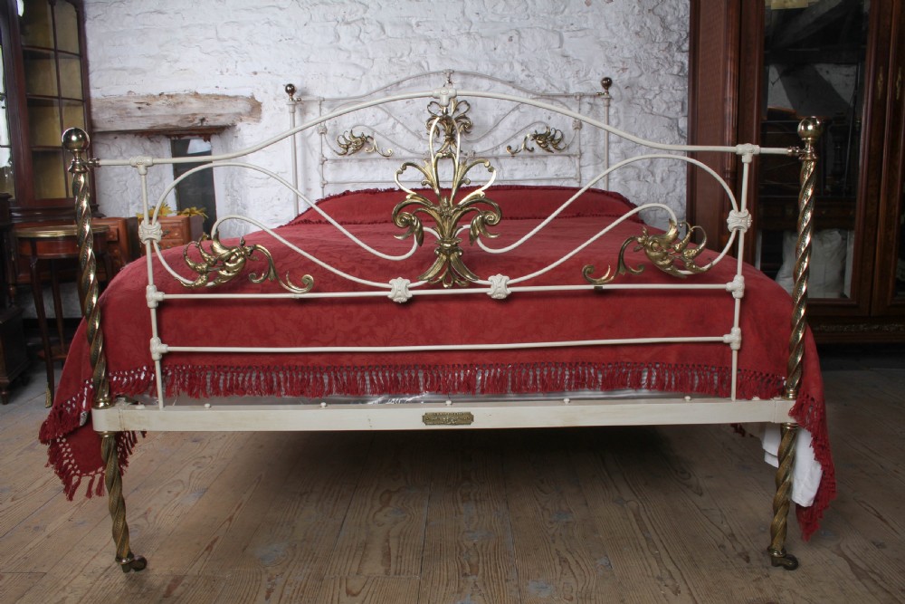 Magnificent Winfield kingsize bed View IV