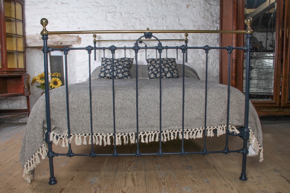 Tasteful Victorian Iron and Brass Double Bed with Nice Upstand View IV