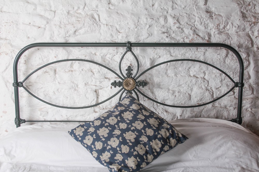 Very Nice Irish Double No End Bed with Brass Disk View IV