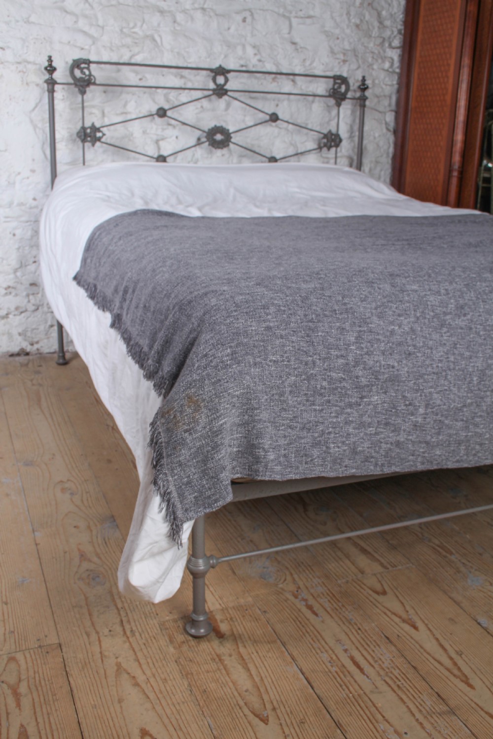 Gorgeous Victorian King Size No End Bed View VIII