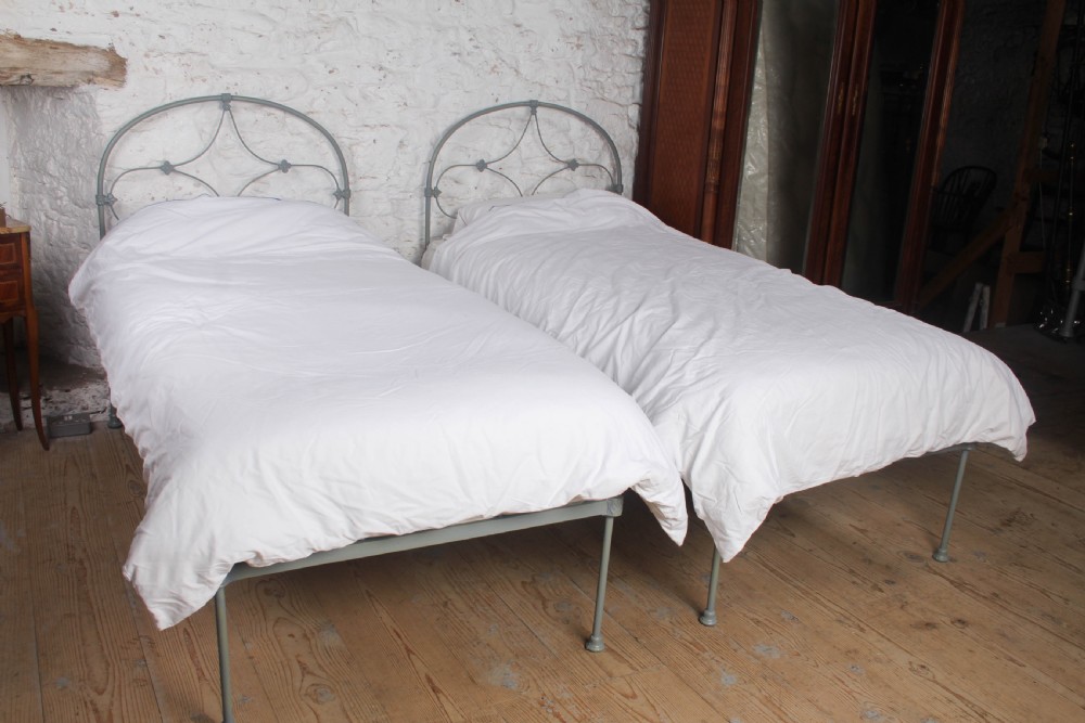 Super Pretty Pair of Single Irish No End Beds – Can Be Joined