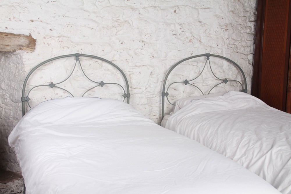 Super Pretty Pair of Single Irish No End Beds – Can Be Joined View IV