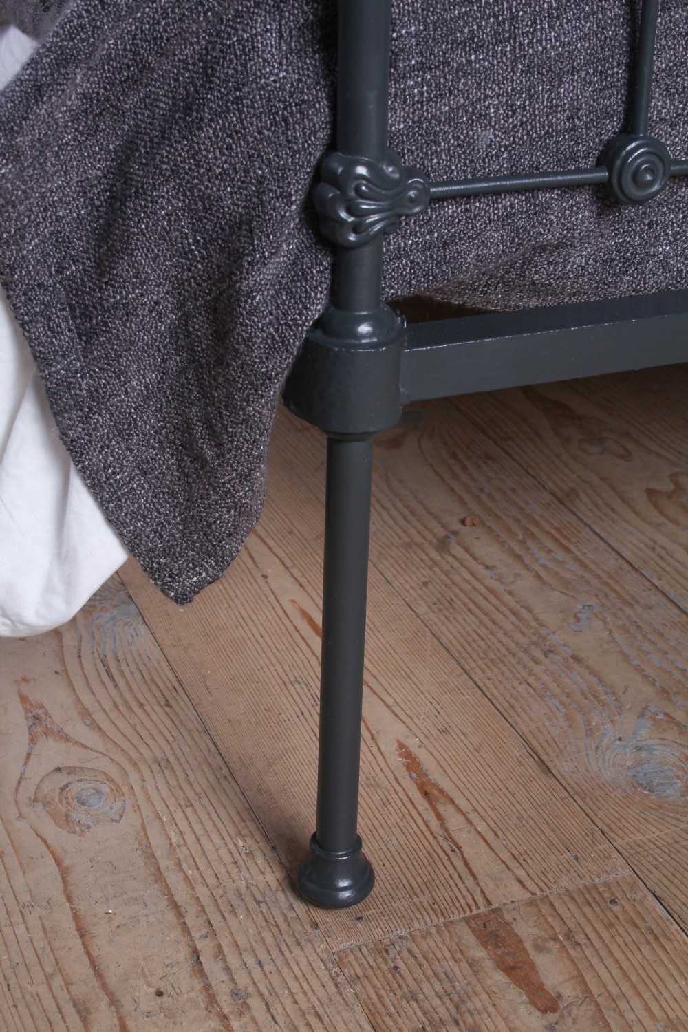 Lovely Lower Height Classic Straight Rail Victorian Double Bed View V