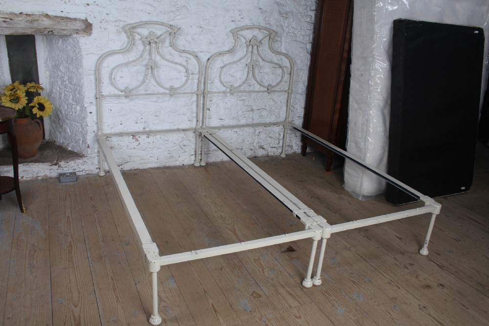 Stunning pair of Rare American Style Single Beds – Can be Joined View VIII