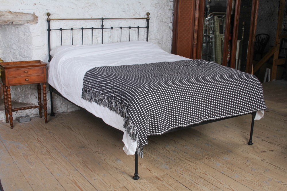 Victorian Black and Brass No End King Size Bed with Attractive Upstand. 