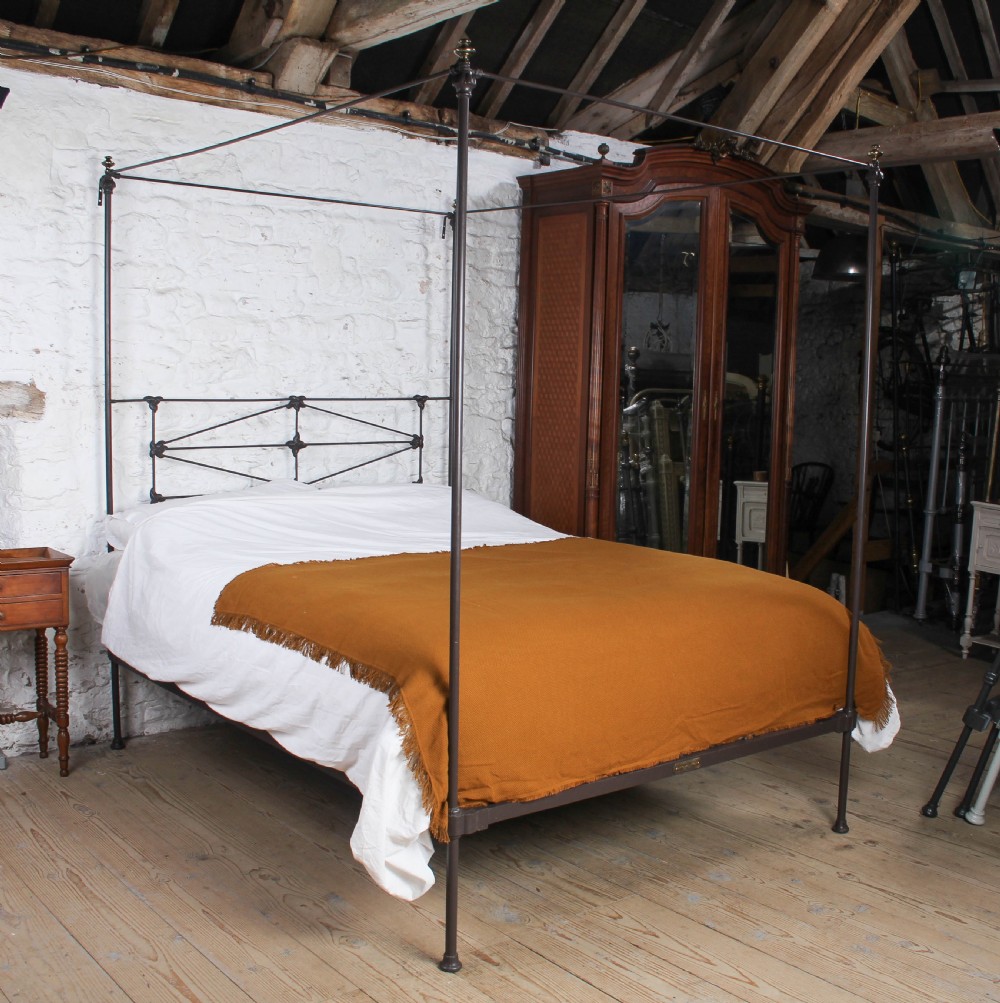 Gorgeous Winfield King Size Four Poster Bed with Lovely Detail in Panel