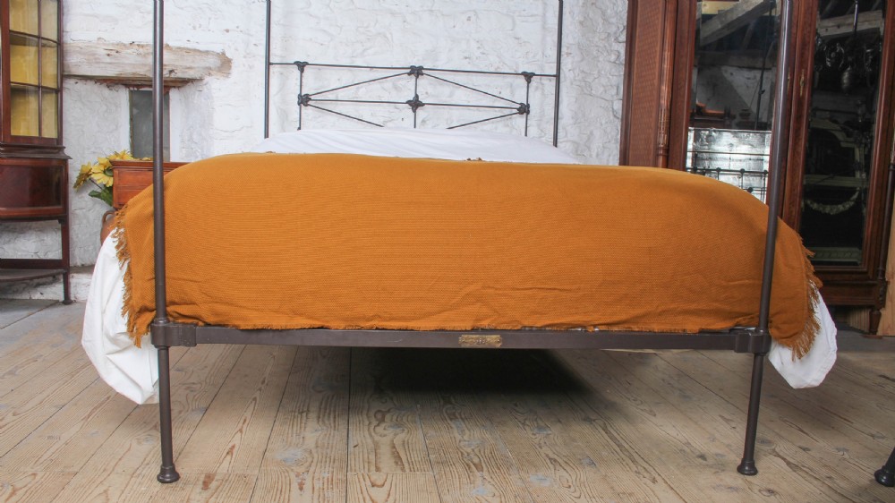 Gorgeous Winfield King Size Four Poster Bed with Lovely Detail in Panel View IV