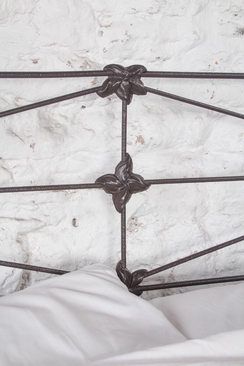 Gorgeous Winfield King Size Four Poster Bed with Lovely Detail in Panel View VII