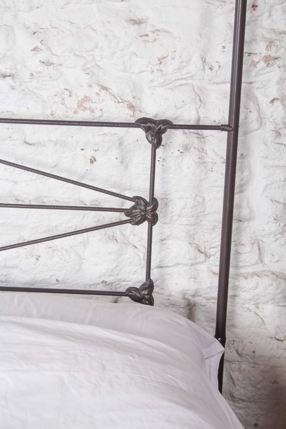 Gorgeous Winfield King Size Four Poster Bed with Lovely Detail in Panel View VIII