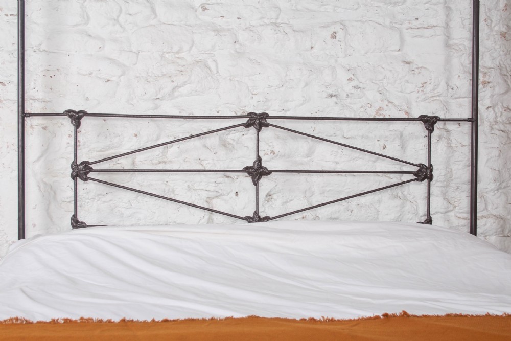 Gorgeous Winfield King Size Four Poster Bed with Lovely Detail in Panel View XI
