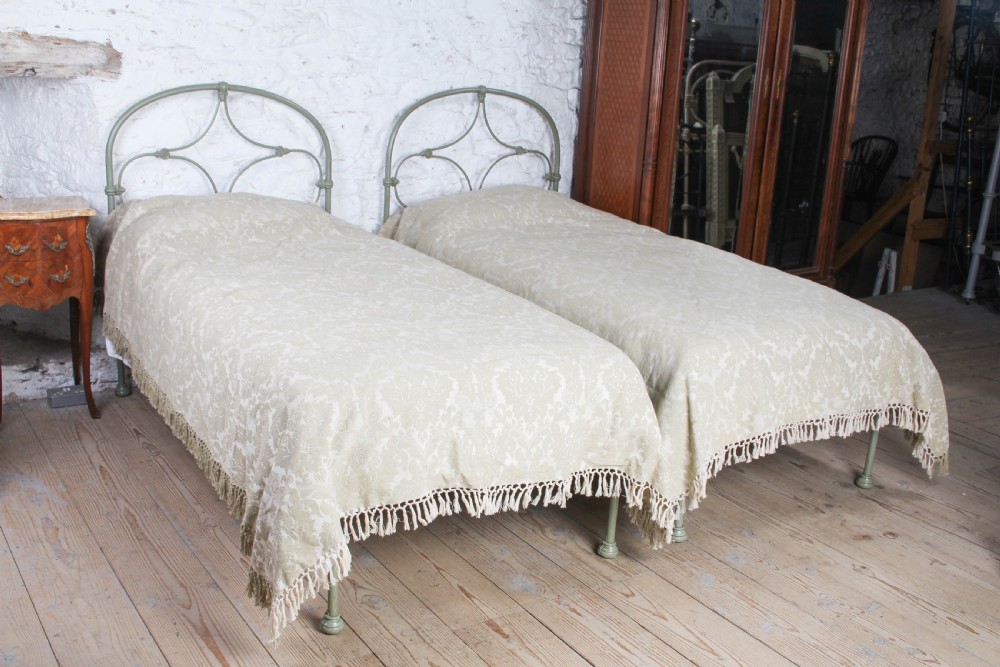Super Pretty Pair of Single Irish No End Beds – Can be Joined