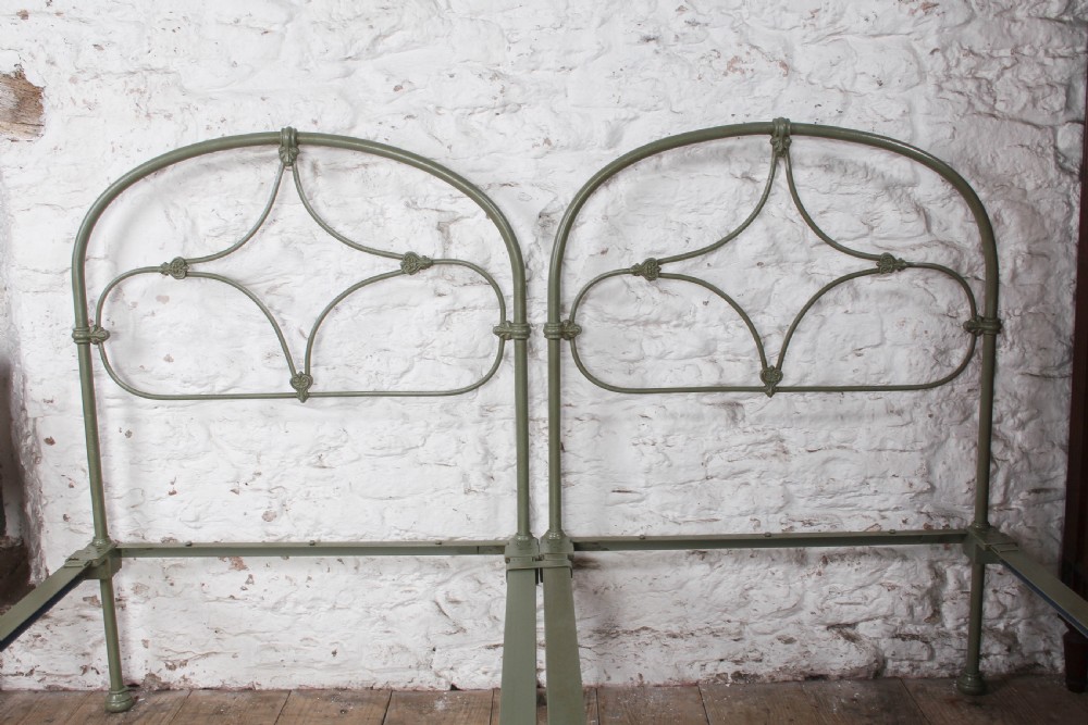 Super Pretty Pair of Single Irish No End Beds – Can be Joined View IX
