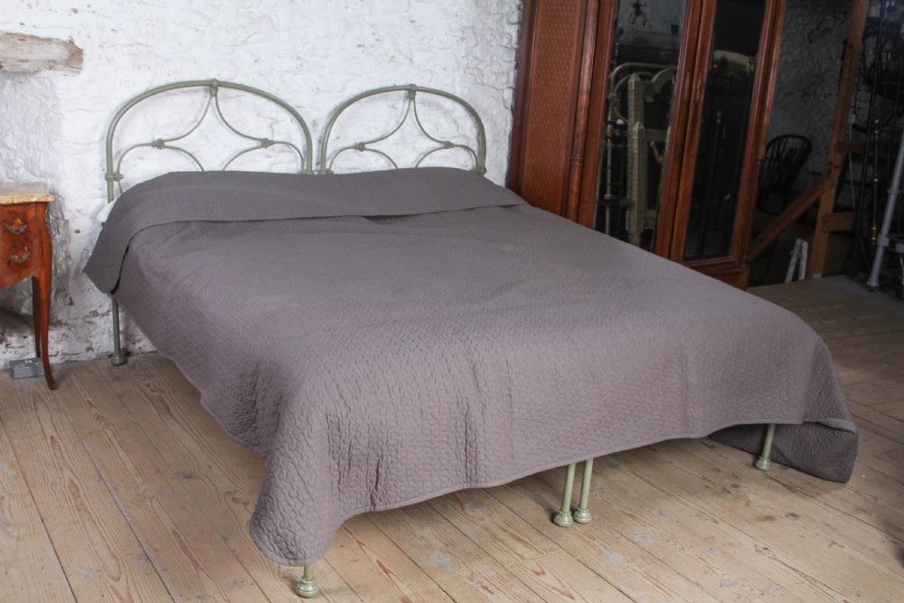 Super Pretty Pair of Single Irish No End Beds – Can be Joined View X