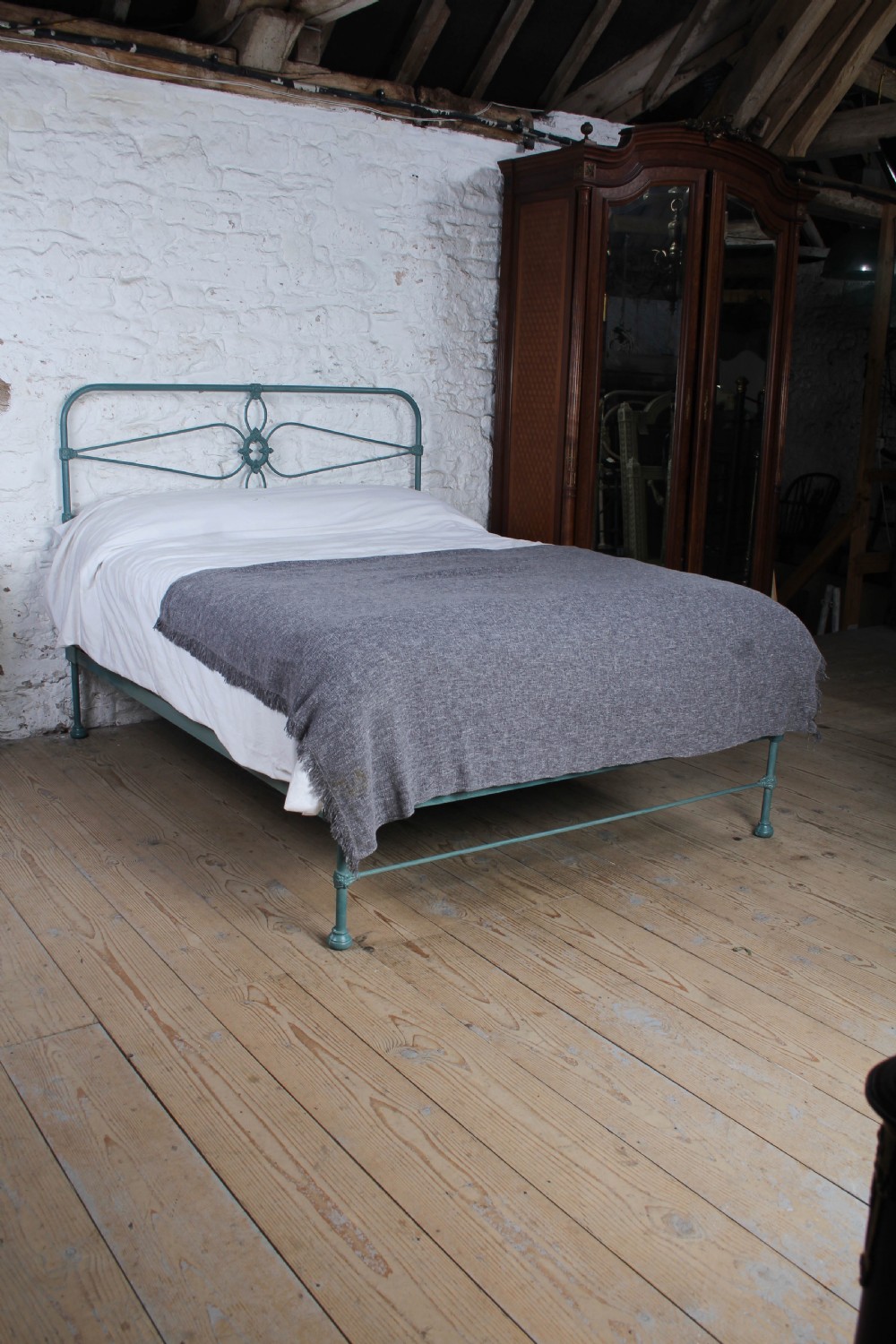 Lovely Irish King Size No End Bed with Nice Shaping in Panel