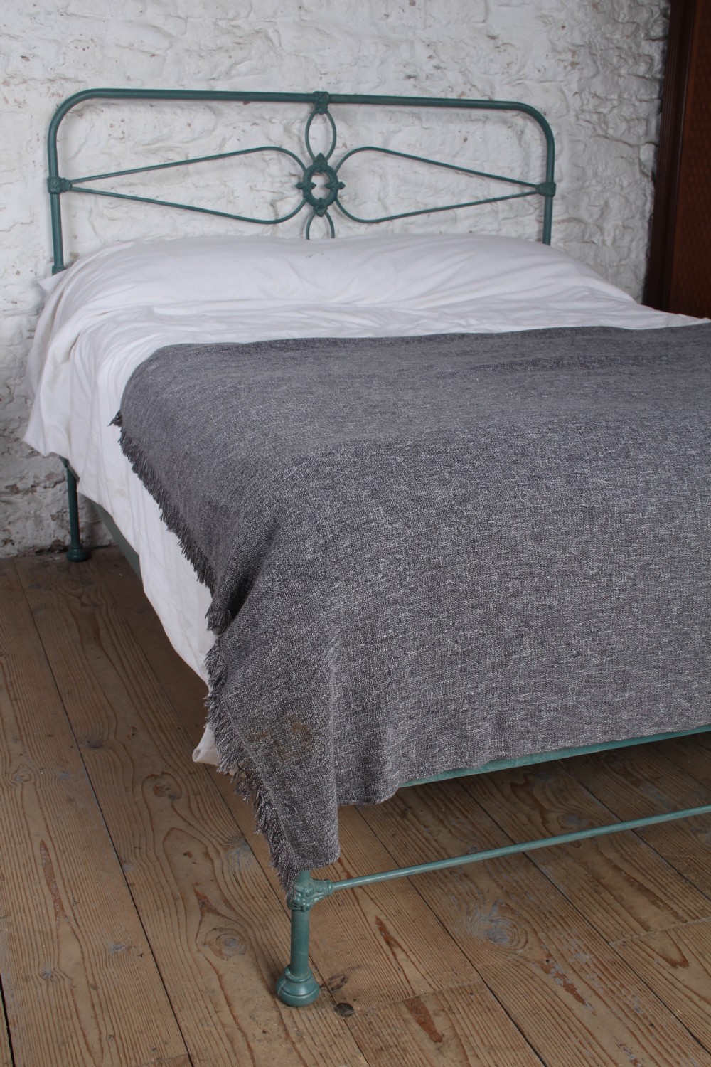 Lovely Irish King Size No End Bed with Nice Shaping in Panel View VI