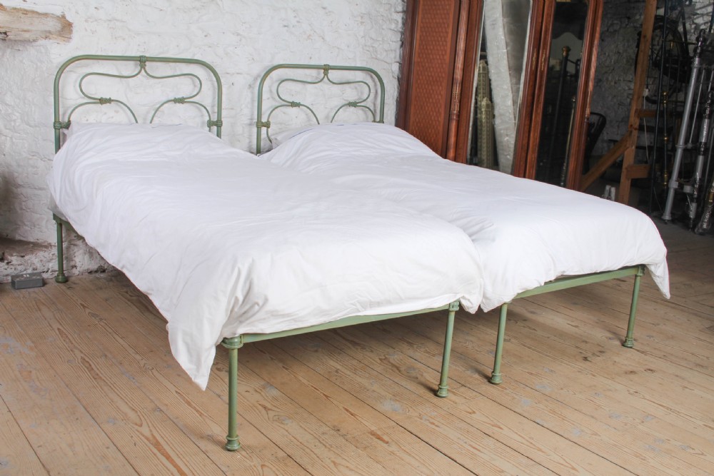Delightful Pair of Victorian Single Beds (Can Be Joined)