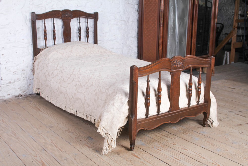 Very Nice Single Oak Bed with Original Vono Rails