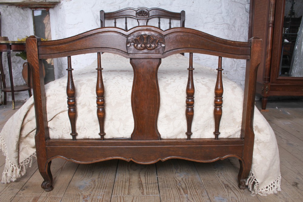 Very Nice Single Oak Bed with Original Vono Rails View II