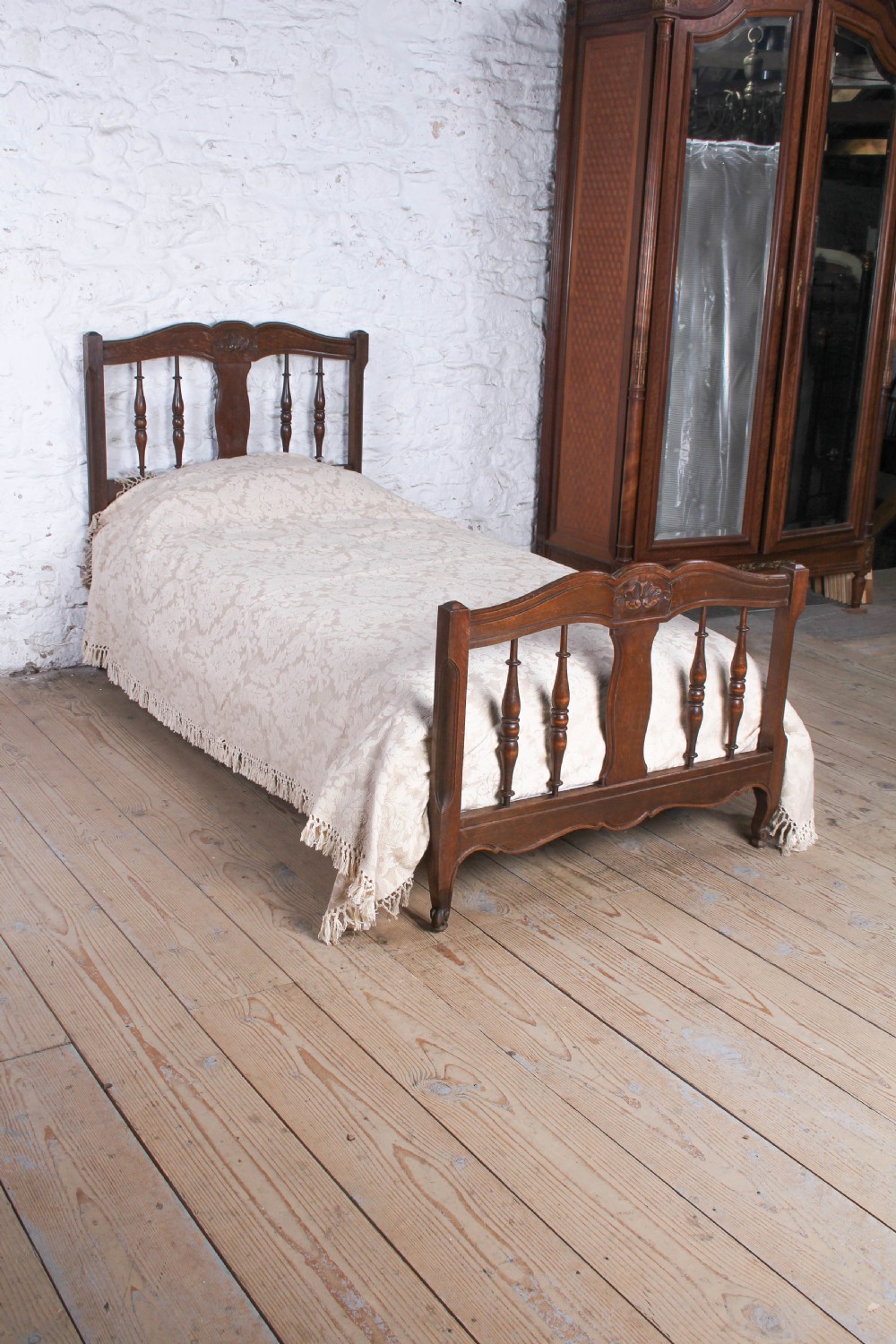 Very Nice Single Oak Bed with Original Vono Rails View VII