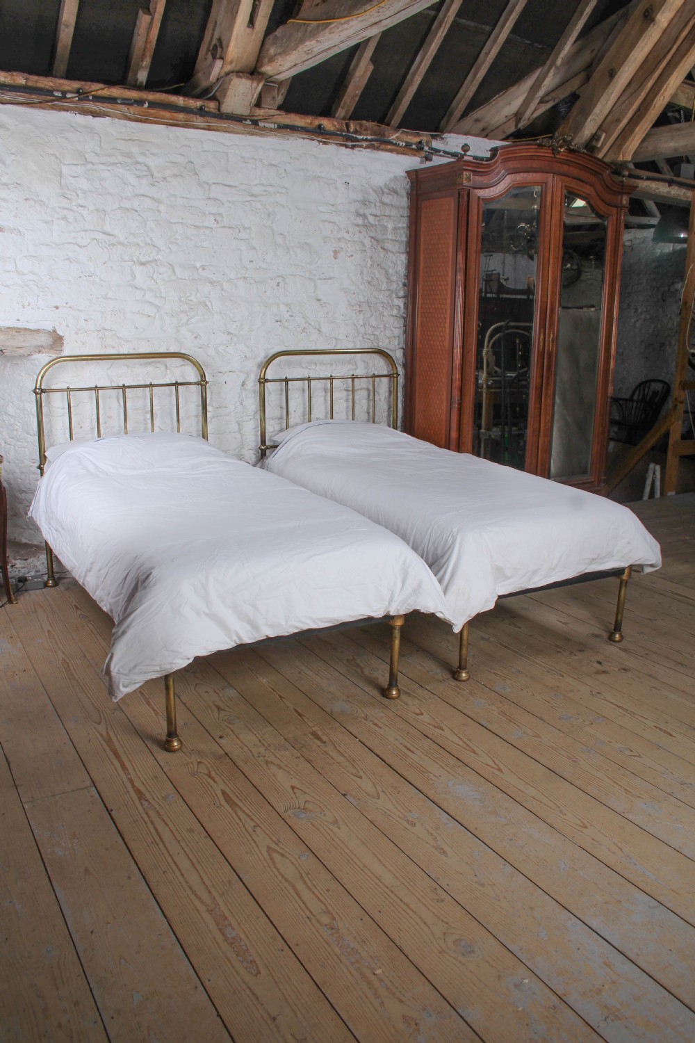 Lovely Pair of Single Brass Platform or No End beds – Can Be Joined.  View VIII