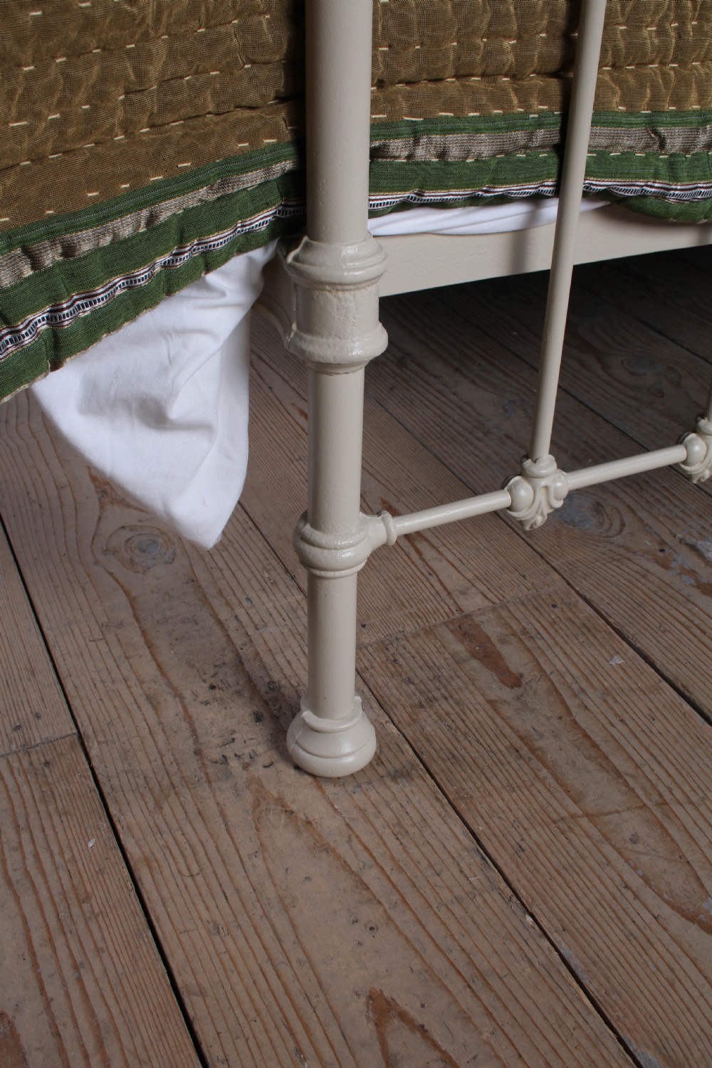 Very Nice Victorian Brass and Iron King Size Antique Bed  View VIII
