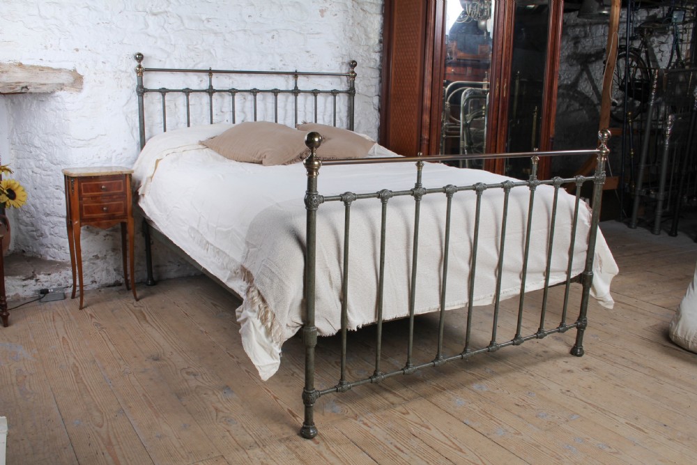 Gorgeous King Size Iron and Brass Victorian Bed with Lovely Finish