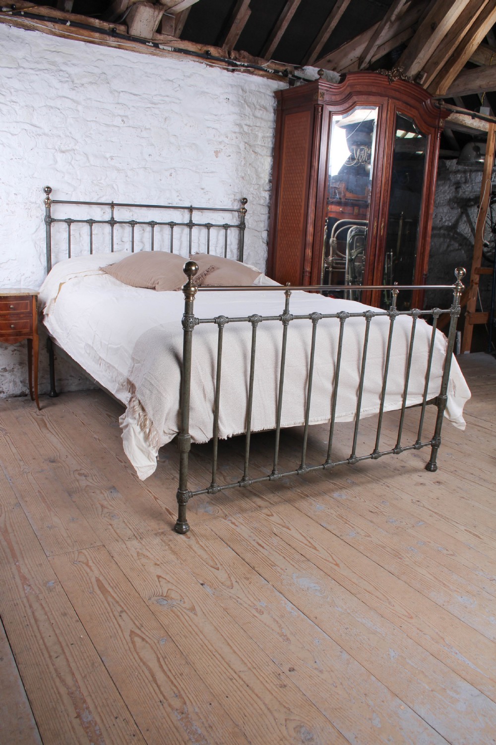 Gorgeous King Size Iron and Brass Victorian Bed with Lovely Finish View VI