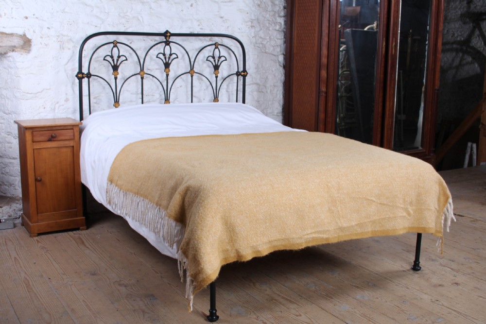 Incredibly Charming & Aesthetically Pleasing Victorian Double Bed 