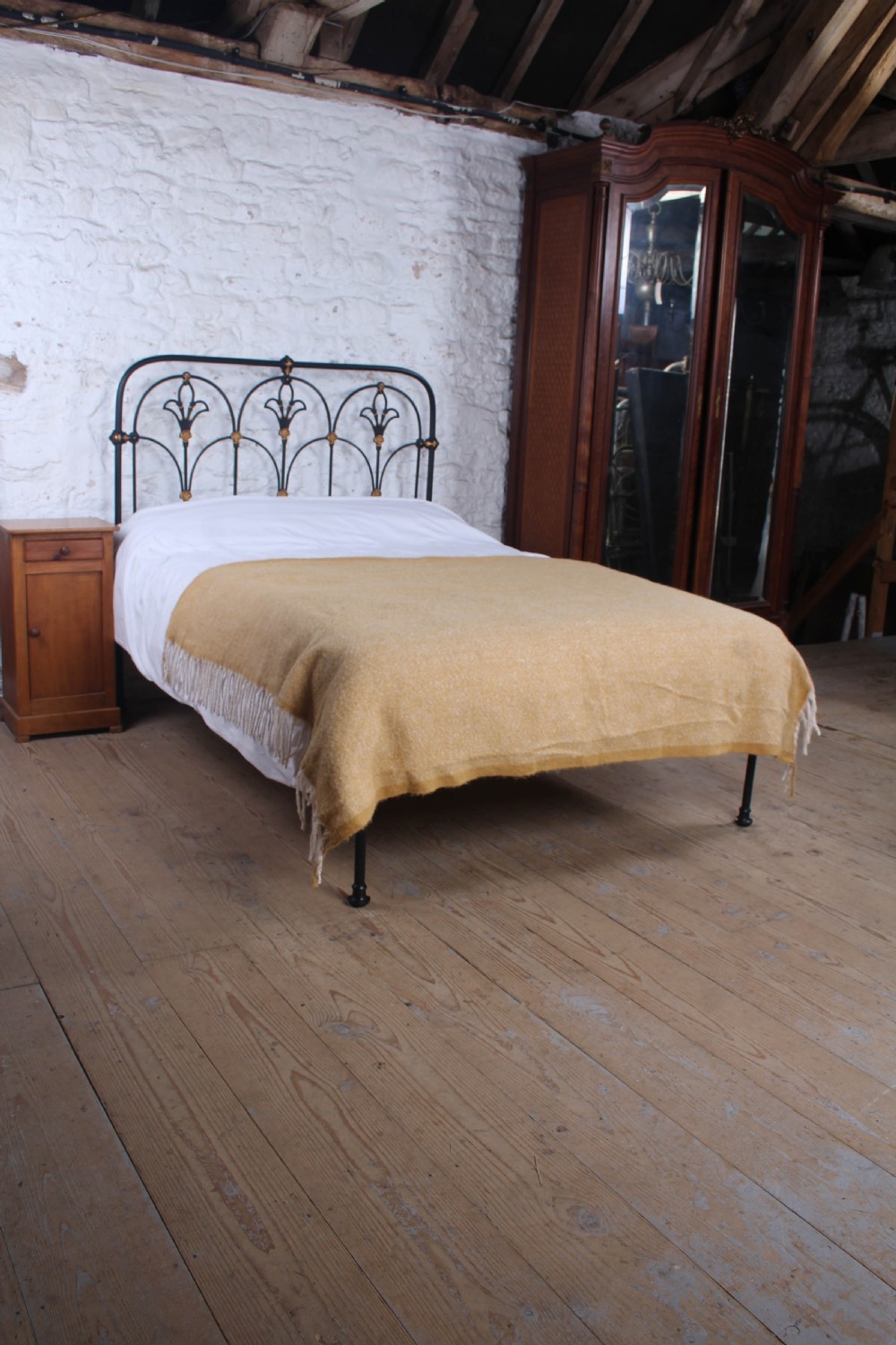 Incredibly Charming & Aesthetically Pleasing Victorian Double Bed  View II