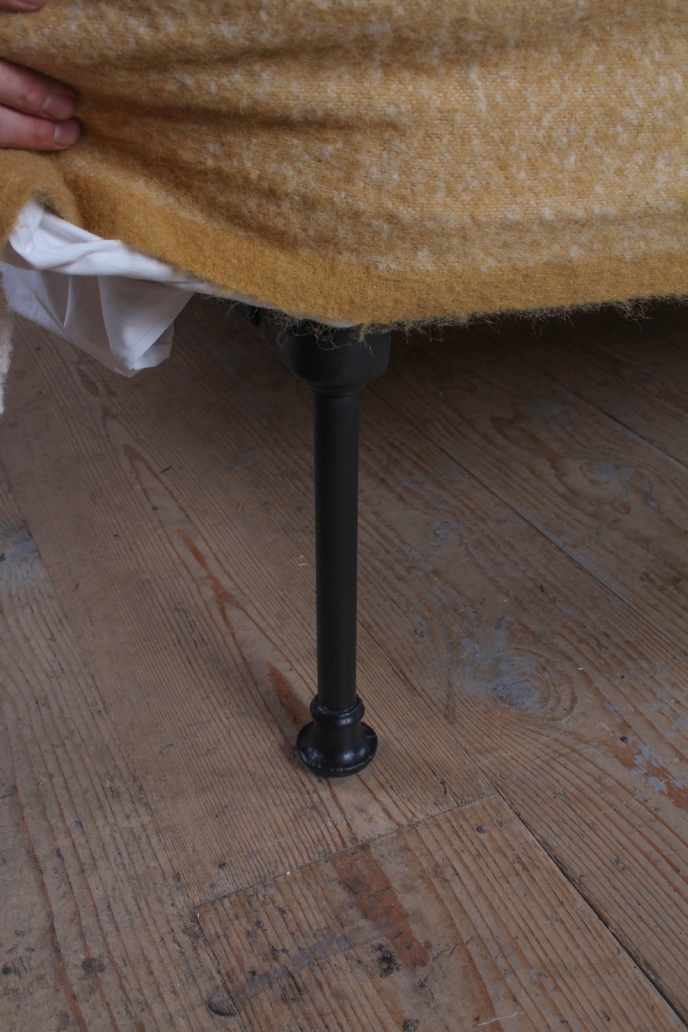 Incredibly Charming & Aesthetically Pleasing Victorian Double Bed  View V