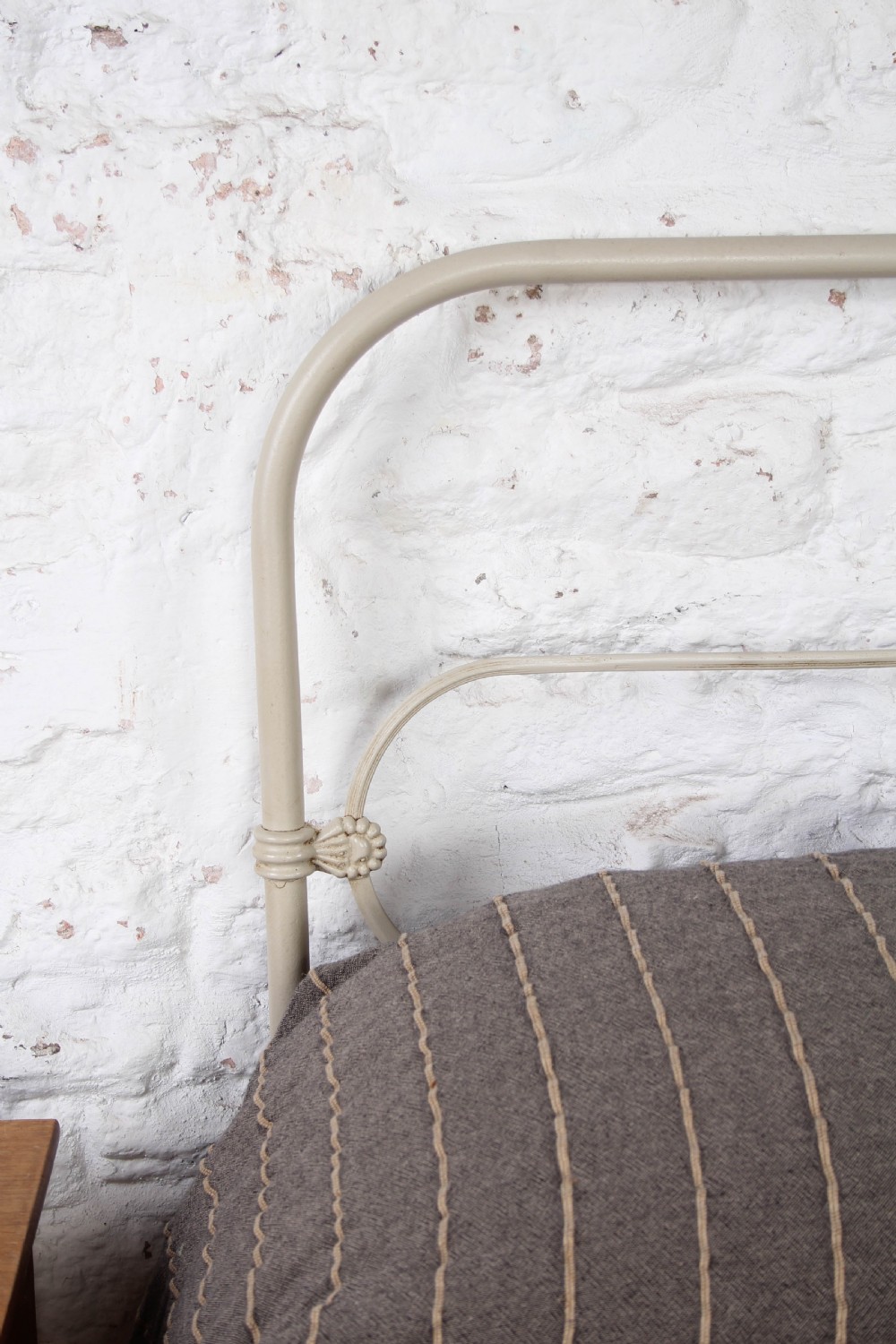 Very nice All Iron Irish King Size No End Bed with Classic Shaping View VIII