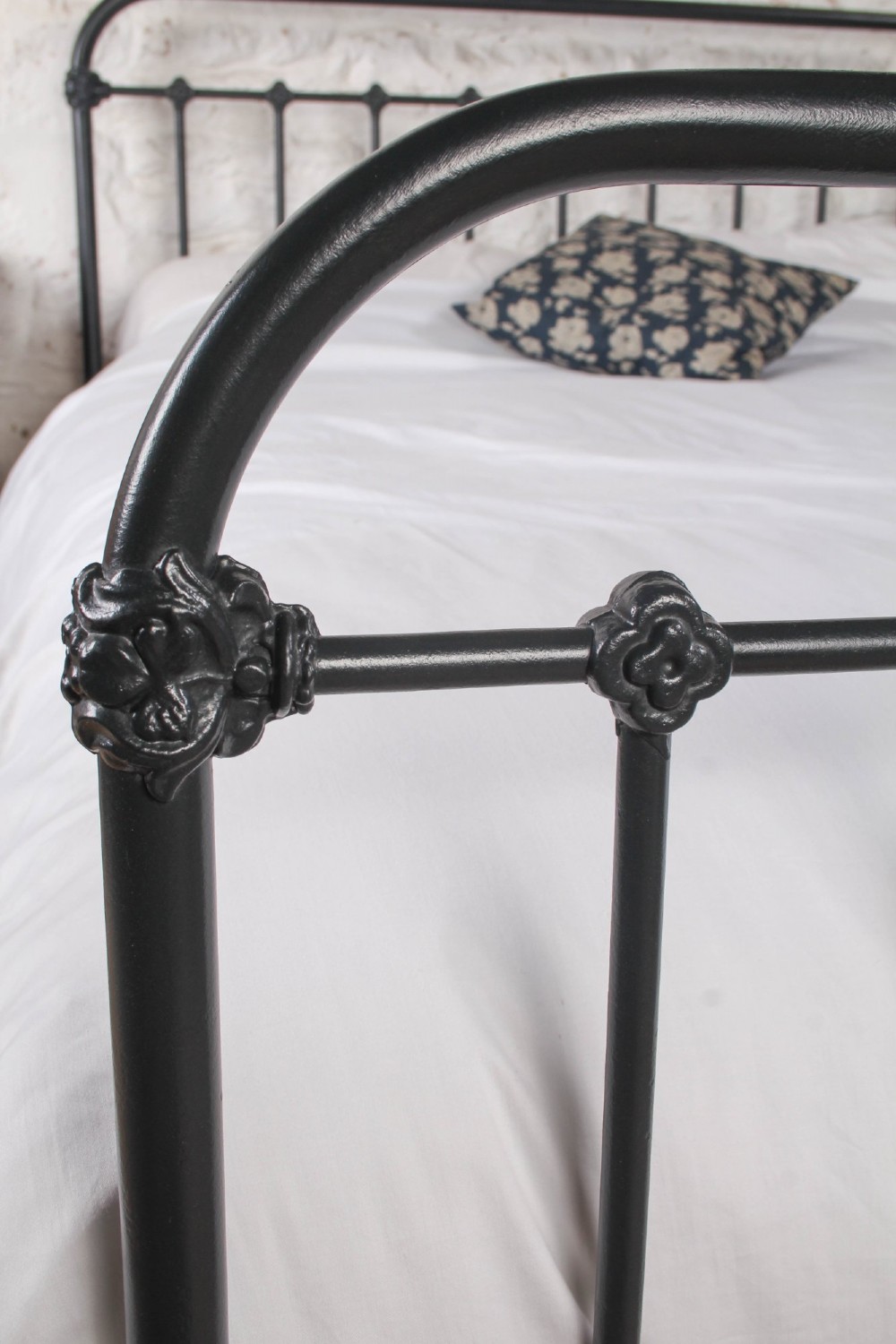 A black iron and brass king-size bed frame featuring vertical spindles and a central brass quatrefoil motif on the footboard. View IV