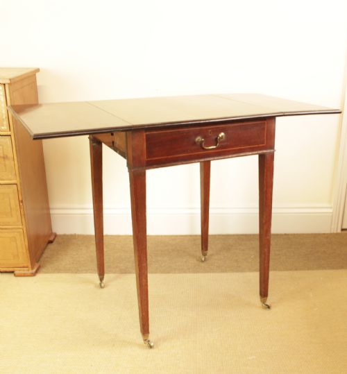 A GEORGIAN MAHOGANY SIDE TABLE - ADDITIONAL PHOTO 2