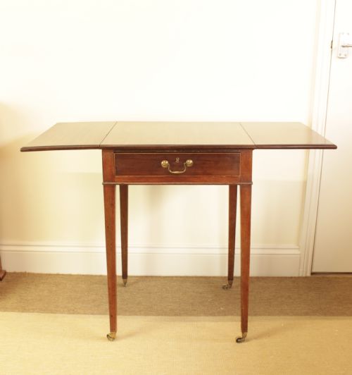 A GEORGIAN MAHOGANY SIDE TABLE - ADDITIONAL PHOTO 4