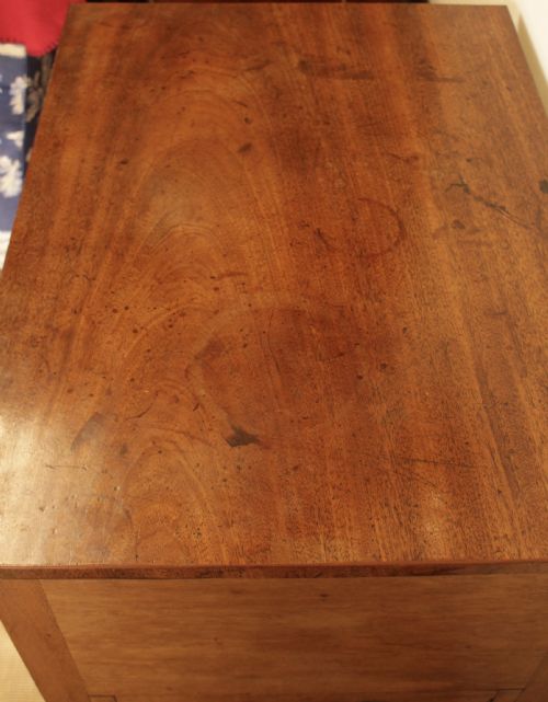A GEORGIAN MAHOGANY CUPBOARD - ADDITIONAL PHOTO 1