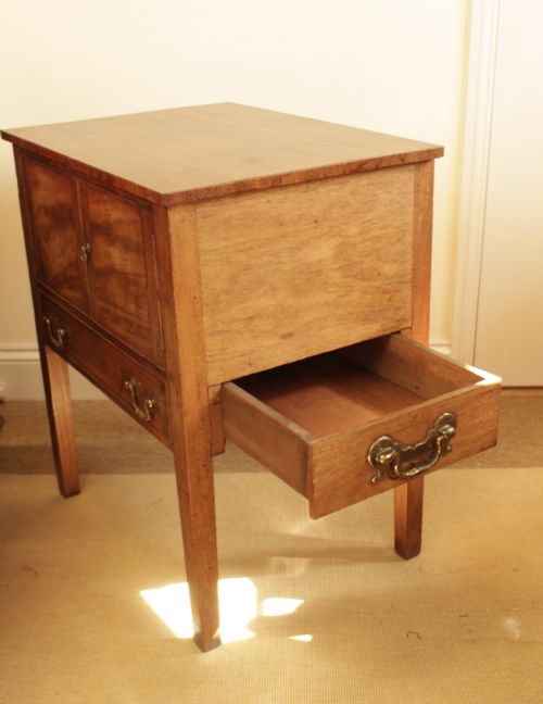 A GEORGIAN MAHOGANY CUPBOARD - ADDITIONAL PHOTO 5