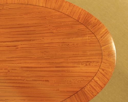 AN OVAL SATINWOOD OCCASIONAL TABLE - ADDITIONAL PHOTO 1