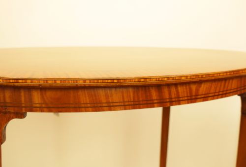 AN OVAL SATINWOOD OCCASIONAL TABLE - ADDITIONAL PHOTO 3