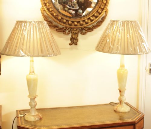 A Pair of 1930'S Italian Onyx Table Lamps 


A Pair of 1930'S Onyx Table Lamps