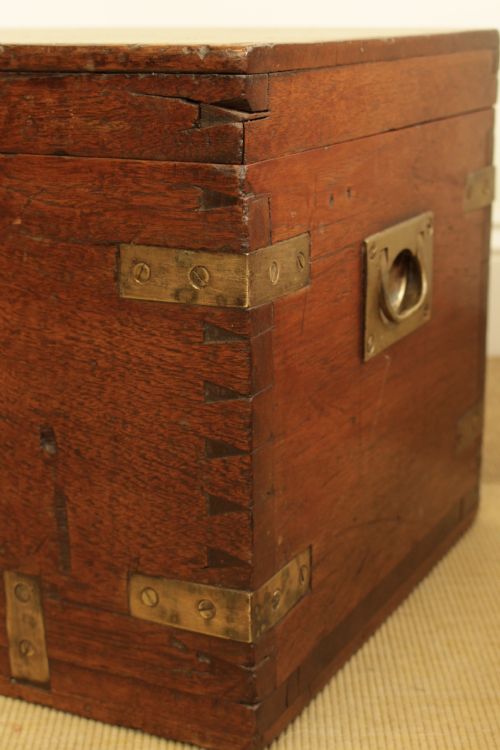AN ORIGINAL CAMPHORWOOD TRUNK WITH BRASS FITTINGS - ADDITIONAL PHOTO 5