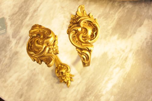 A PAIR OF FRENCH GILT CURTAIN TIE BACKS - ADDITIONAL PHOTO 4