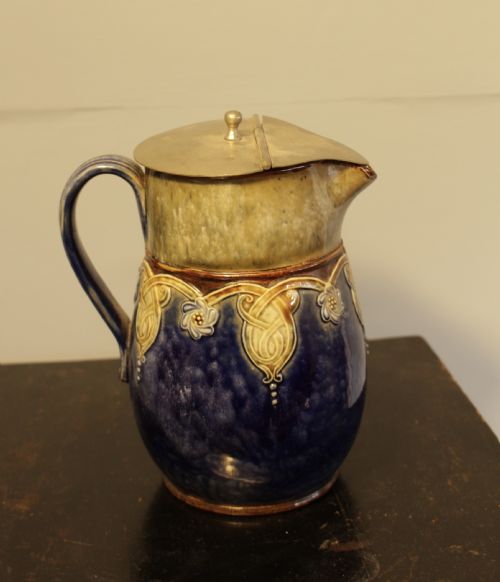 A ROYAL DOULTON SALT GLAZE WATER JUG WITH LID - ADDITIONAL PHOTO 1