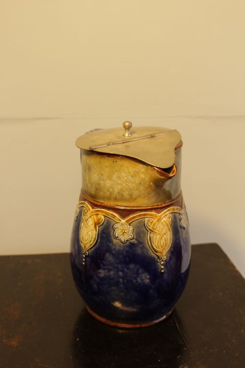 A ROYAL DOULTON SALT GLAZE WATER JUG WITH LID - ADDITIONAL PHOTO 2