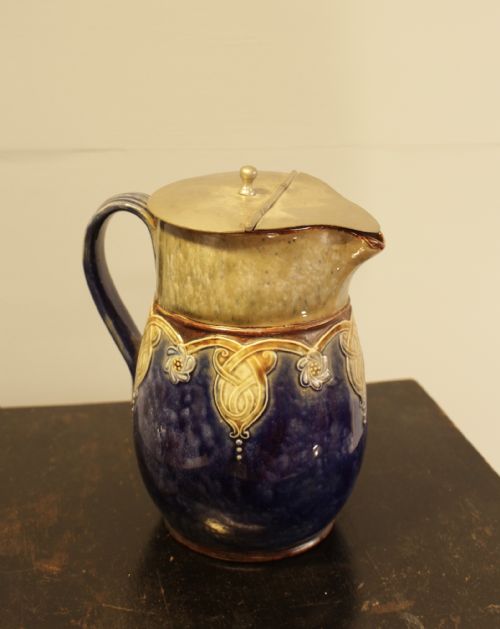 A ROYAL DOULTON SALT GLAZE WATER JUG WITH LID - ADDITIONAL PHOTO 7