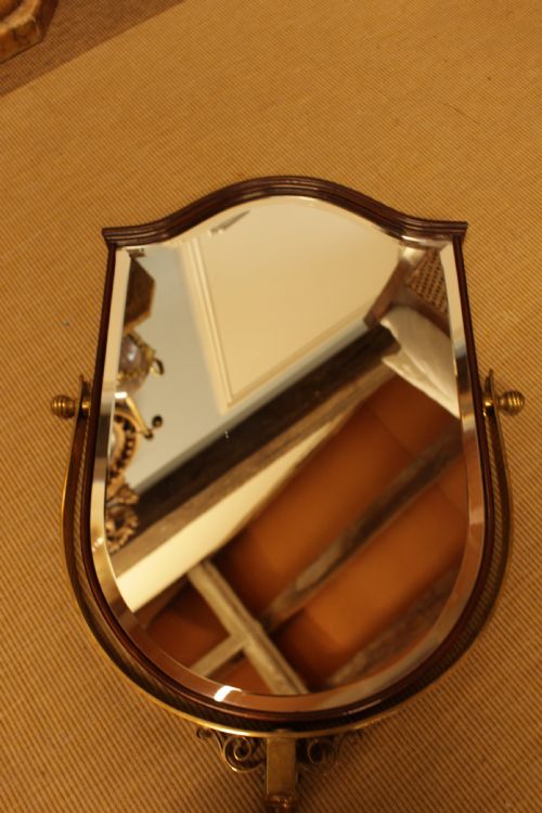 A QUALITY MAHOGANY SHIELD MIRROR WITH COPPER BRASS FITTING - ADDITIONAL PHOTO 4