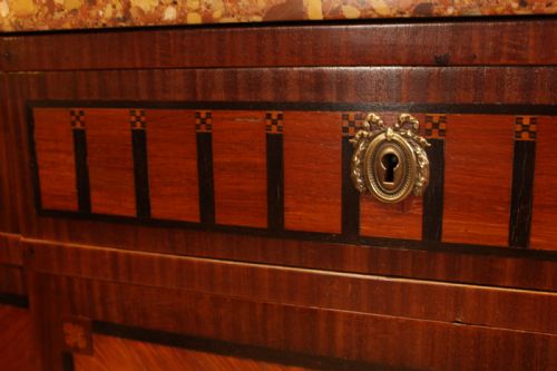 AN EARLY FRENCH DECO THREE DRAWER COMMODE - ADDITIONAL PHOTO 4
