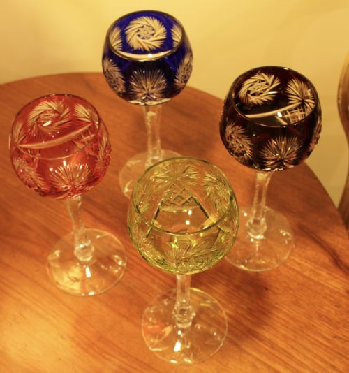 A SET FOUR BOHEMIAN HOOK WINE GLASSES - ADDITIONAL PHOTO 3