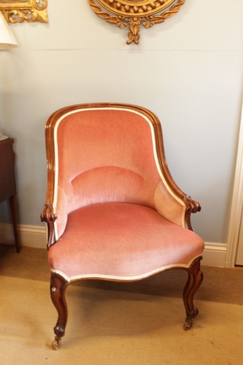 A VICTORIAN MAHOGANY ARM CHAIR