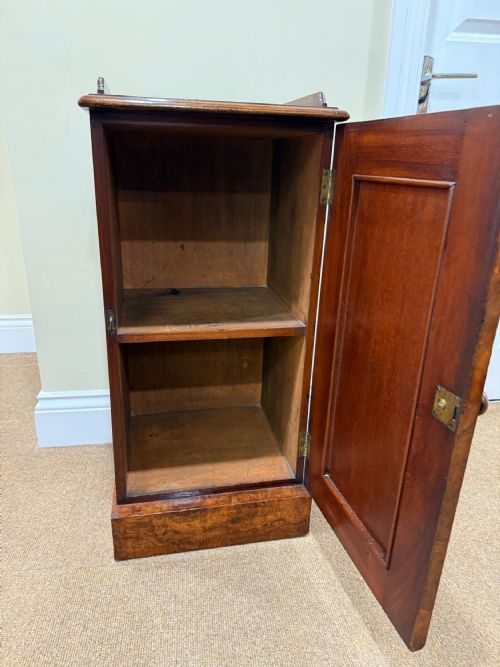 A 19TH CENTURY BURR WALNUT BEDSIDE CABINET - ADDITIONAL PHOTO 5